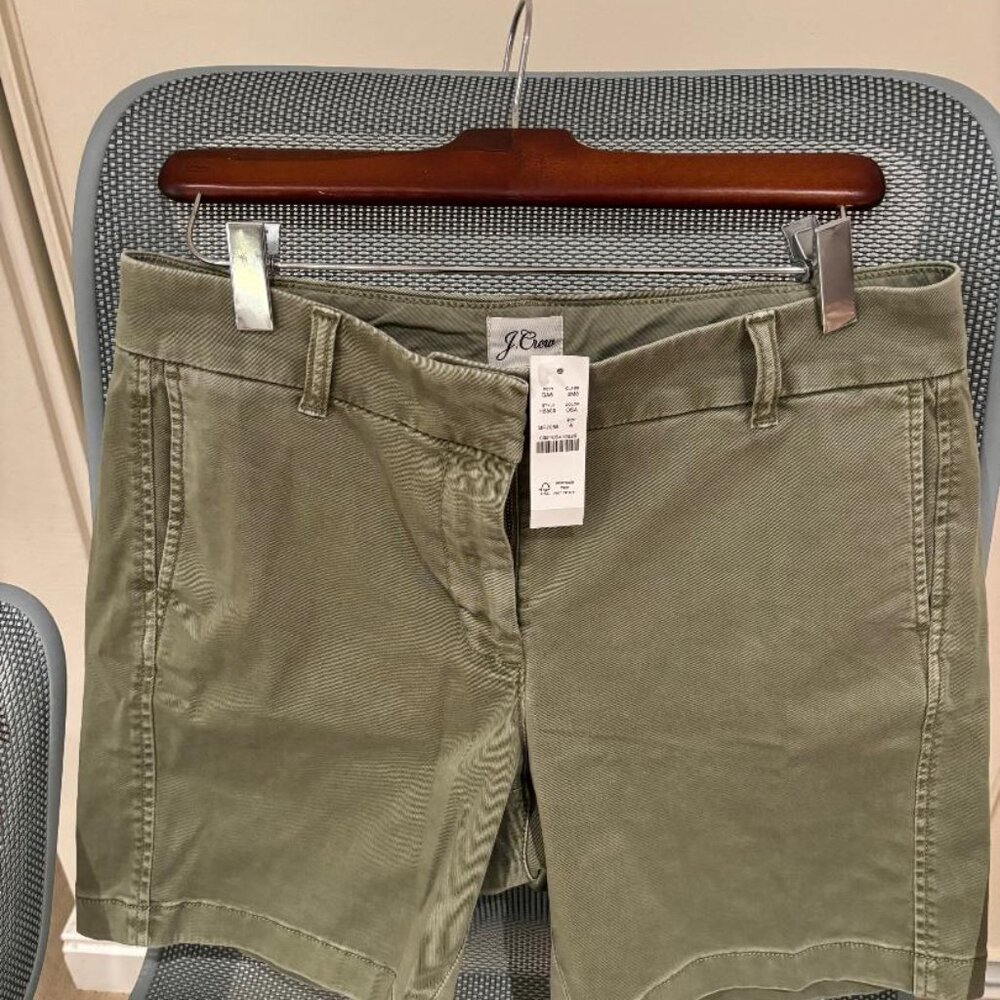J. Crew 7" Stretch Chino Shorts in olive sand  NWT H5809, Size 6